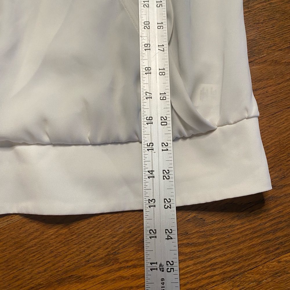 White House Black Market top size s - Picture 4 of 8